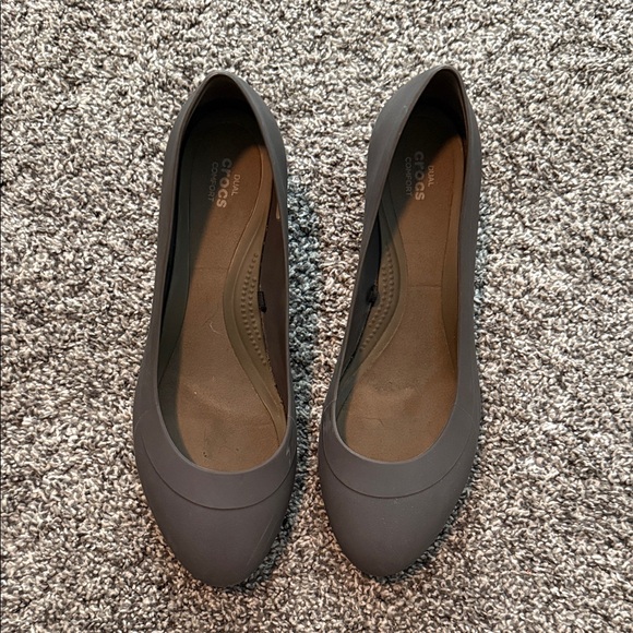 CROCS Women's Charcoal Wedge Shoes - Picture 3 of 3